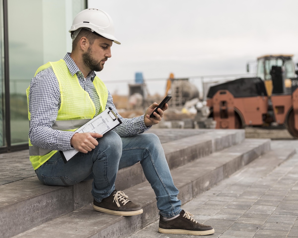 Why Your Mobile App Keeps Failing Your Field Teams (And What Actually Works)